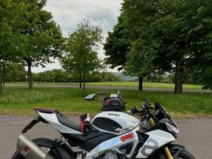 APRILIA TUONO V4 EURO5 1100 AKRAPOVIC MIA GARANTIE TIEF