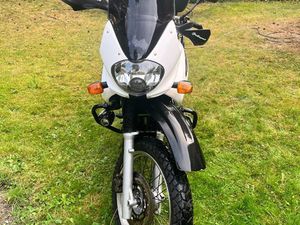 MOTOCYKL SUZUKI XF650 FREEWIND, BIALO-CZARNY