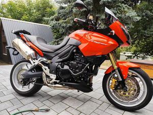 TRIUMPH TIGER 1050