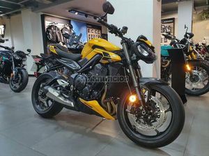 TRIUMPH - STREET TRIPLE 765