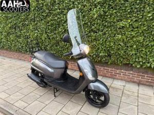 SYM FIDDLE 2 2023 5559KM + WINDSCHERM — SCOOTERS | SYM — MARKTPLAATS