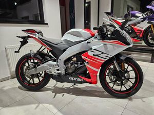 APRILIA RS 125 / MODELL 2026 KINGSNAKE WHITE