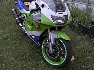 KAWASAKI ZXR400 SPORTBIKE GRÜN/WEIß