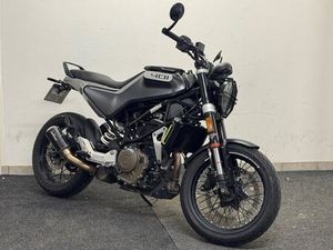 HUSQVARNA 401 SVARTPILEN # LEOVINCE +TAILTIDY M.M