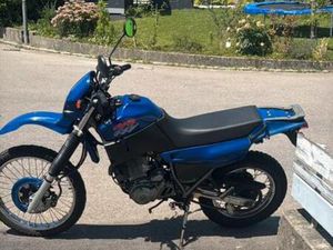 YAMAHA XT600E