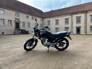 YAMAHA YBR 125 - EINSTEIGER MOTORRAD IN SCHWARZ