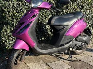 PIAGGIO ZIP 4T BROM 2016 ROZE / PAARS — SCOOTERS | PIAGGIO — MARKTPLAATS