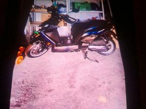 MOTORRAD UND MOTORROLLER