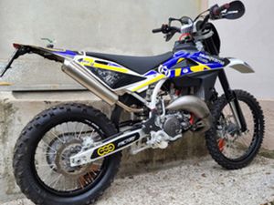 HUSQVARNA WR 125 - REGOLARMENTE TARGATA