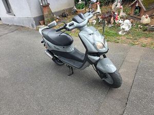 ROLLER PEUGEOT TREKKER MIT 50 PAPIEREN