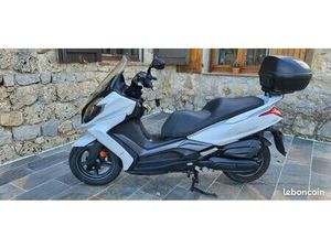 KYMCO DOWNTOWN 125 - 5000 KMS - CT OK - GARANTIE 1AN