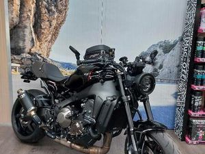② YAMAHA XSR900 AKRAPOVIC