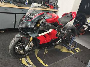 PANIGALE V4 S RENNSTRECKE CANTON NEUCHÂTEL -