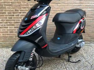 PIAGGIO ZIP SP H2O 50CC 2 TAKT ORIGINEEL 3453KM BROM PLAAT — SCOOTERS | PIAGGIO — MARKTPLAATS
