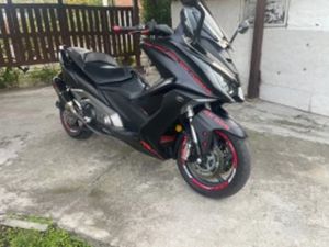 KYMCO AK 550