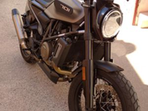 MOTO HUSQVARNA SVARTPILEN 701 STYLE