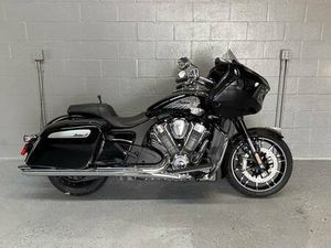 2025 INDIAN CHALLENGER® LIMITED BLACK METALLIC