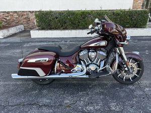 2024 INDIAN CHIEFTAIN® LIMITED MAROON METALLIC/GRAPHICS