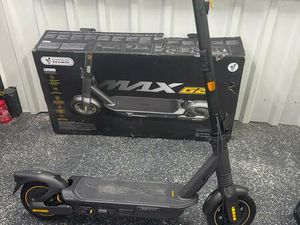 SEGWAY NINEBOOT MAX G2 D ELEKTROROLLER E SCOOTER WIE NEU 4,4KM