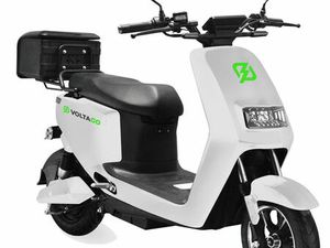 VOLTAGO E-ROLLER 45KM/H FÜR 2PERS. & 2LI-ION-WECHSELAKKU