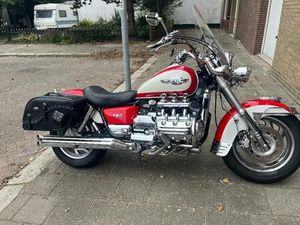 ② HONDA VALKYRIE