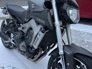 YAMAHA MT-09