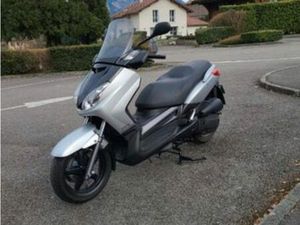 YAMAHA XMAX