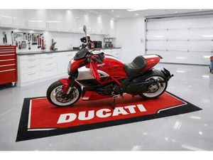 DUCATI DIAVEL RED CARBON - TOP STANJE KAO NOV - PRODAJA ILI ZAMJENA, 2011 GOD.