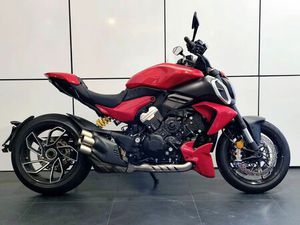 DUCATI DIAVEL V4