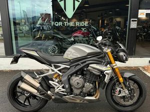 TRIUMPH SPEED TRIPLE 1200 RS