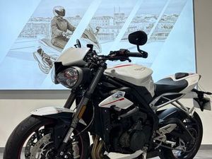 TRIUMPH STREET TRIPLE 765 RS HONDA / MOTO AXXE LIBOURNE