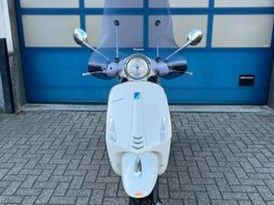 VESPA PRIMAVERA 50 WIT GEEL KENTEKEN 45KM/H — SCOOTERS | VESPA — MARKTPLAATS