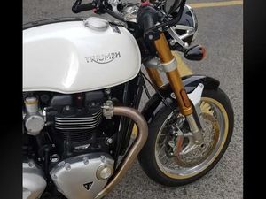 TRIUMPH THRUXTON