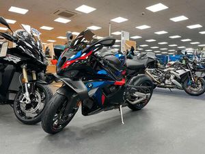 ② BMW M 1000 RR - EX DIRECTIE