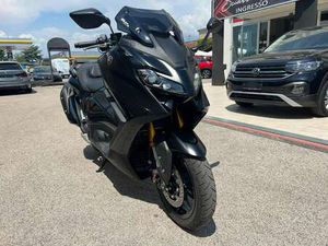 YAMAHA TMAX 560 NERO