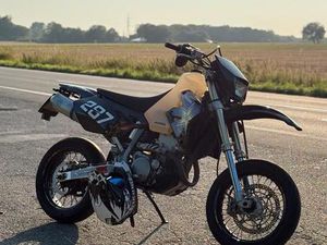 SUZUKI DRZ-400SM
