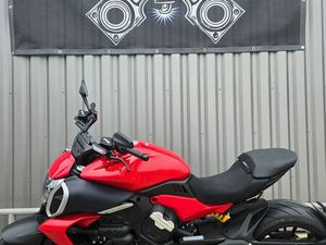 DUCATI DIAVEL V4 – 03/2023 – 162 KM – ÉTAT NEUF