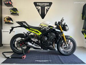 TRIUMPH STREET TRIPLE RS 765 MOTO2 + SCPROJECT