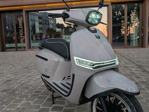 ② GTS-ELEVANTI 1500KM BIJNA NIEUW. (AANKOOP PRIJS 3400EURO)