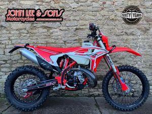 BETA RR200 X-PRO ENDURO BIKE, NEW 2025 MODEL, IN STOCK & £1000.00 OF FREE PARTS