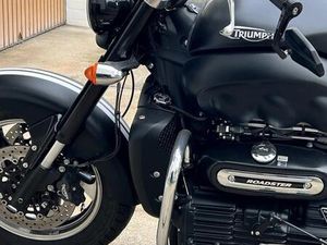 TRIUMPH ROCKET ROADSTER 2300 CCM 148PS PENZEN AUSPUFF