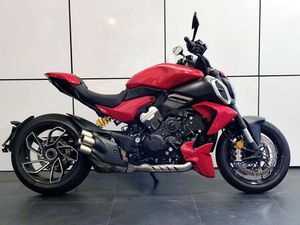 DUCATI DIAVEL V4