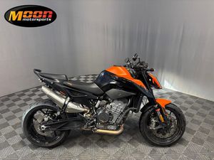 2021 KTM 890 DUKE R