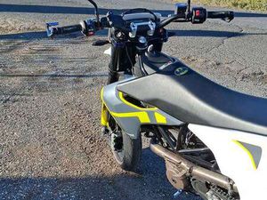 HUSQVARNA 701 SUPERMOTO GIALLO