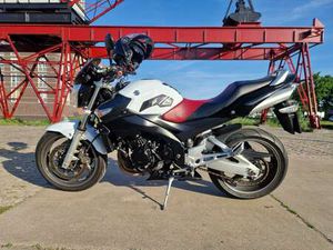 SUZUKI GSR 600 WIT
