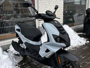 GEBRAUCHTFAHRZEUG ROLLER PEUGEOT SPEEDFIGHT 4 EFI NEUER MOTOR!