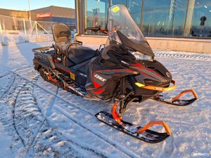 900 ACE. 4-TAHTI TYÖKELKKA.