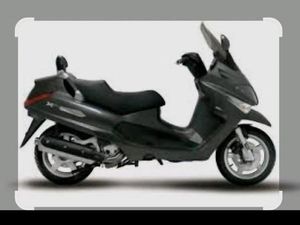 ZU VERKAUFEN PIAGGIO X EVO 400 X8