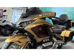VENDO HONDA GL 1800 GOLD WING TOUR 50° ANNIVERSARIO (2025 - 26) USATA A SALERNO (CODICE 9808809) - MOTO.IT