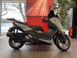 YAMAHA XMAX 300 TECHMAX+ NEU FAHRZEUG INKL. ZUBEHÖR